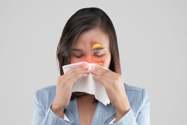 Bệnh viêm xoang là nguyên nhân gây gây đau họng kéo dài